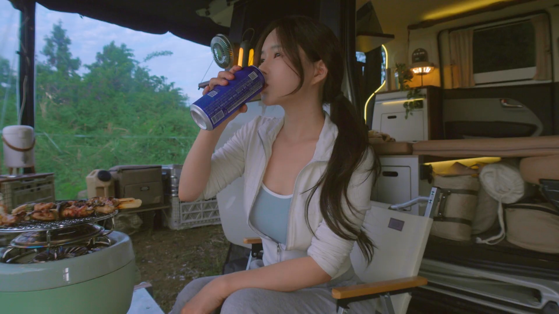 特朗普说“没人关心”爱泼斯坦，马斯克回怼：赶紧公布文件！ | 国际识局